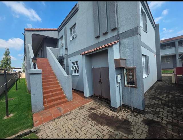 2 BEDROOM APARTMENT FOR SALE IN PARKDENE
